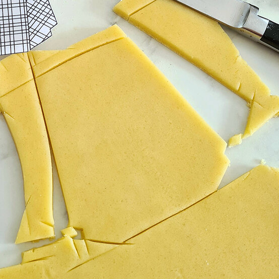 how-to-make-kilt-shortbread-biscuits_step-3a.jpg?sw=554&q=85