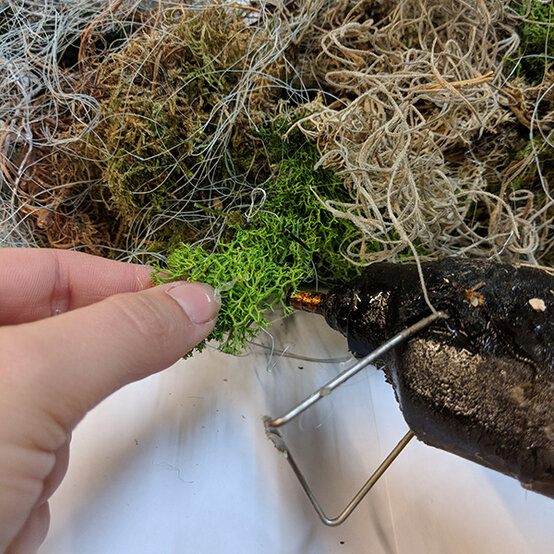 moss-spring-easter-wreath-11.jpg?sw=554&q=85