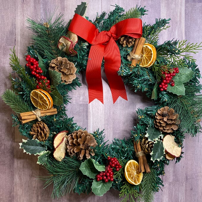idea_how-to-make-a-traditional-christmas-wreath_step7b.jpg?sw=680&q=85