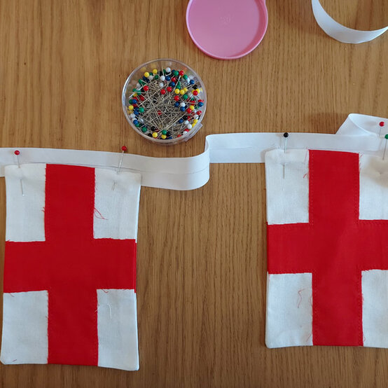idea_England-Flag-Bunting_Step7b.jpg?sw=554&q=85