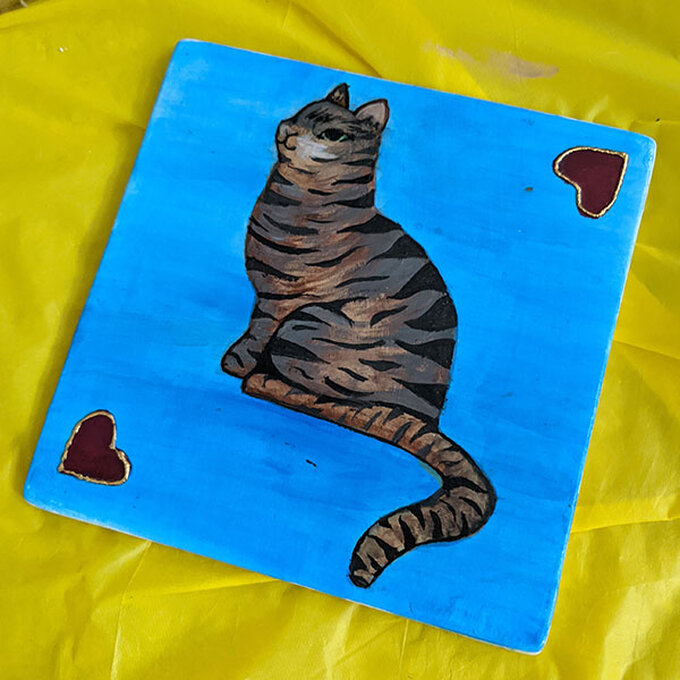 artisan-jamie-banks-cat-tile-painting.jpg?sw=680&q=85