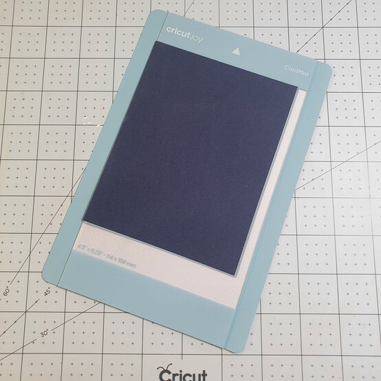 cricut_get_started_in_cricut_joy_valentines_card_for_him_23.jpg?sw=554&q=85