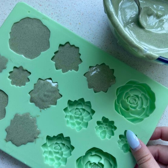 Idea_how-to-make-terrarium-cake-jars_step3c.jpg?sw=554&q=85