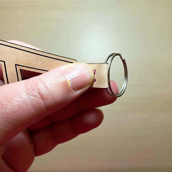 idea_glowforge-how-to-make-personalised-keyrings-alphabet_step6.jpg?sw=554&q=85