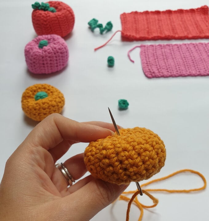 how-to-crochet-an-autumn-wreath-pumpkin-6.jpg?sw=680&q=85