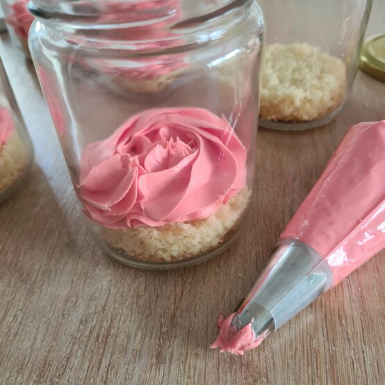 how-to-make-cake-jars-14.jpg?sw=554&q=85