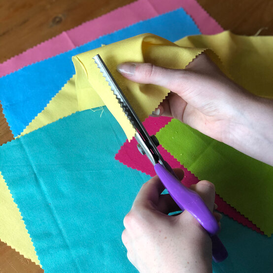 600x600_bees_wax_wraps_step1a.jpg?sw=554&q=85