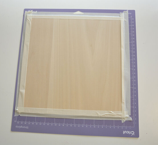 cricut_how_to_make_a_bee_wall_hanging_step12_2.jpg?sw=554&q=85