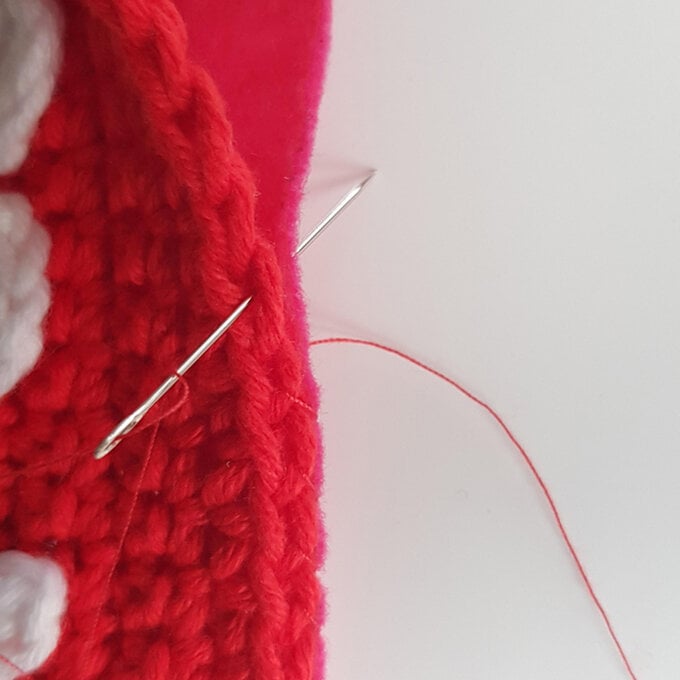 idea_crochet-valentines-insta-finishing_step1a.jpg?sw=680&q=85