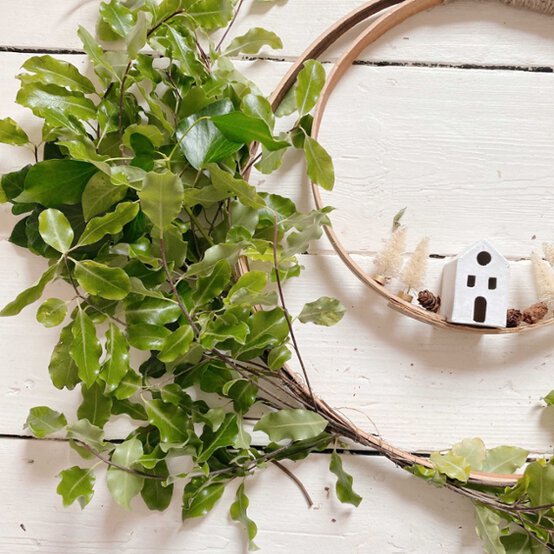 Idea_how-to-make-a-foraged-christmas-wreath_step4.jpg?sw=554&q=85