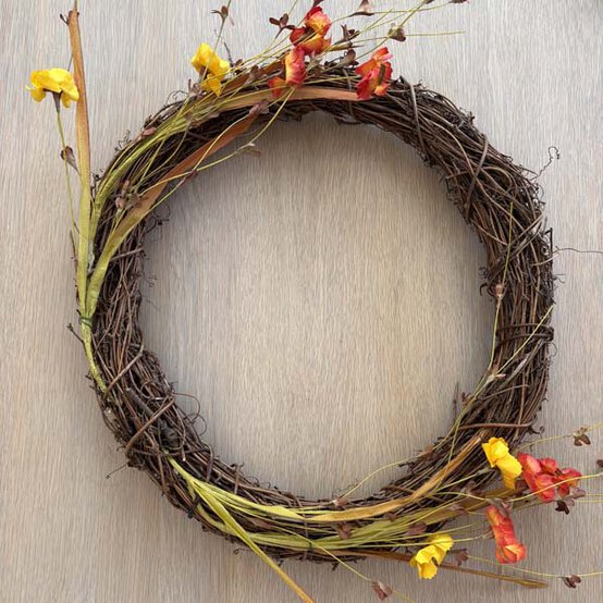 ideas%5Fautumn%2Dwreath%5Fstep%2D3.jpg?sw=554&q=85