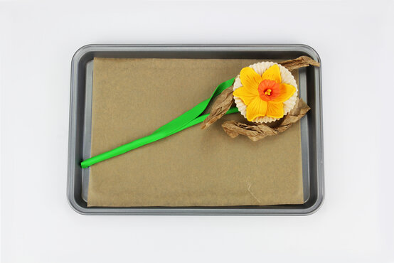 how_to_make_a_fimo_daffodil_step-16l.jpg?sw=554&q=85