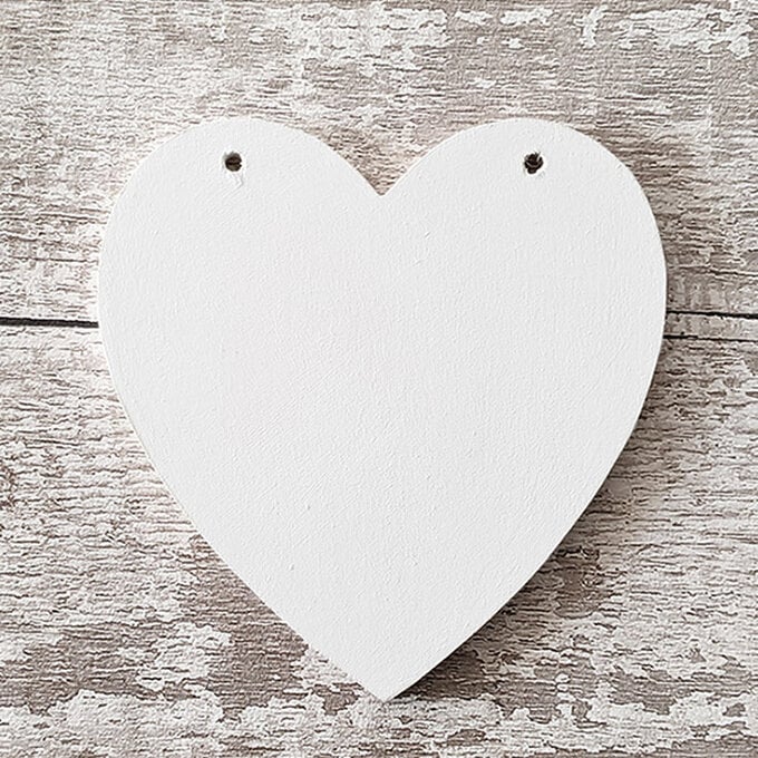 cricut_how_to_decorate_a_wooden_heart_02.jpg?sw=680&q=85