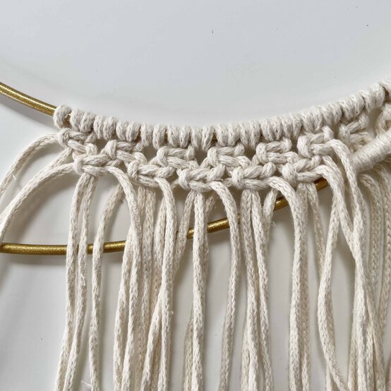 Idea_how-to-make-a-christmas-macrame-wreath_step6a.jpg?sw=554&q=85