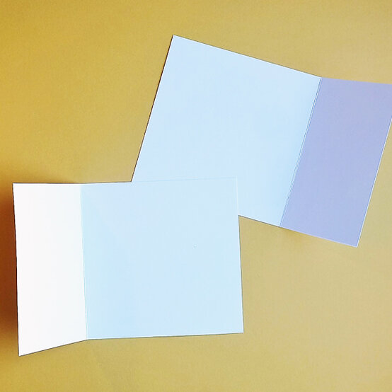 mothers-day-gatefold-card_step1.jpg?sw=554&q=85