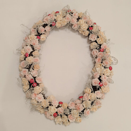 easter_floral_wreath_rose_8.jpg?sw=554&q=85
