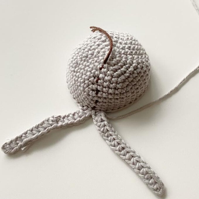 idea_how-to-crochet-amigurumi-mrs-claus_hair.jpg?sw=680&q=85
