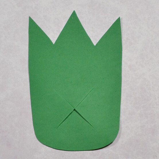 how_to_make_dinosaur_feet_craft_activities_step2a.jpg?sw=554&q=85