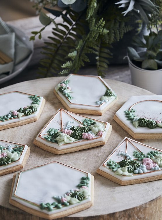 how_to_make_terrarium_biscuits.jpg?sw=554&q=85