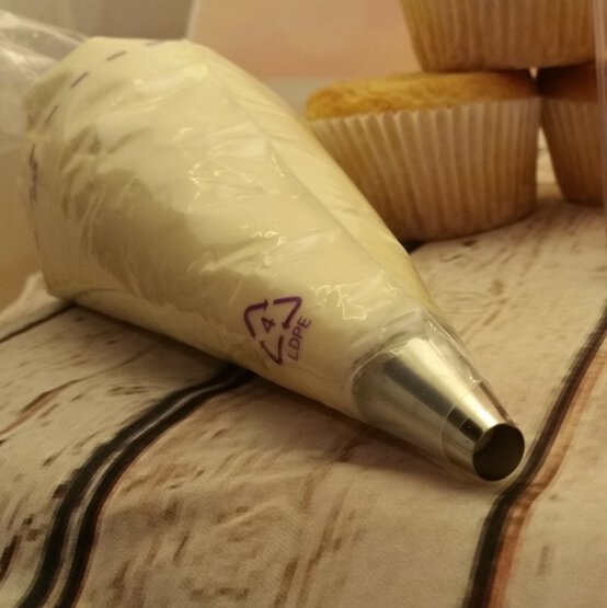 carrot-topper-cupcakes-4.jpg?sw=554&q=85