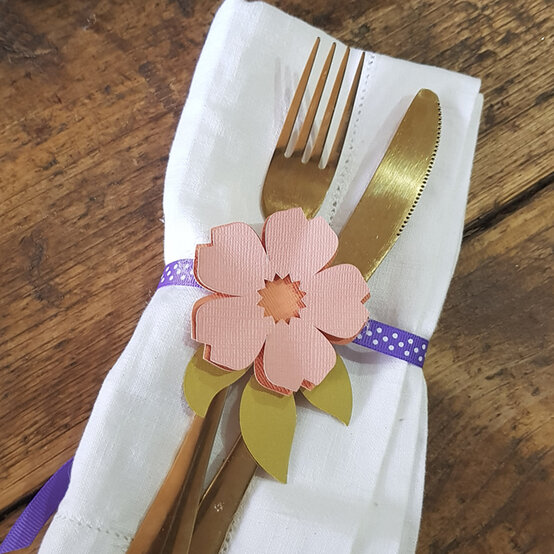 paper-flower-toppers_step8.jpg?sw=554&q=85