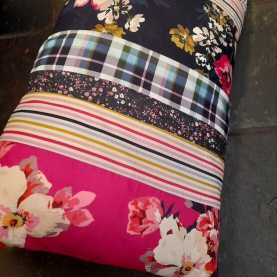 how_to_make_a_decorative_floor_pillow_6a.jpg?sw=554&q=85