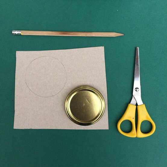 fabric-scrap-garland_step1.jpg?sw=554&q=85