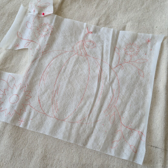 idea%5Fautumn%2Dembroidery%2Dprojects%2Dto%2Dtry%2Dcushion%5Fstep%2D34.jpg?sw=554&q=85