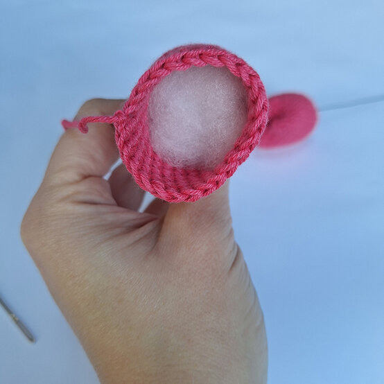 How%2Dto%2Dcrochet%2Da%2Dfloral%2Dspring%2Dwreath%5Ftulip2.jpg?sw=554&q=85