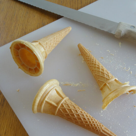 funfetti-ice-cream-cake_step7.jpg?sw=554&q=85