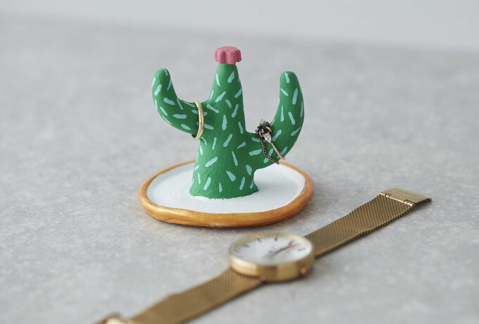 how-to-make-an-air-dry-clay-cactus-jewellery-holder_hero.jpg?sw=680&q=85