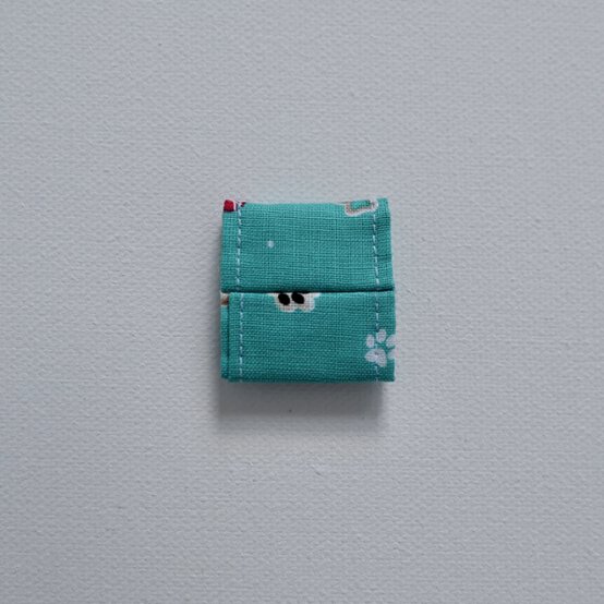 how_to_sew_a_dog_bow_tie_step%2014.jpeg?sw=554&q=85