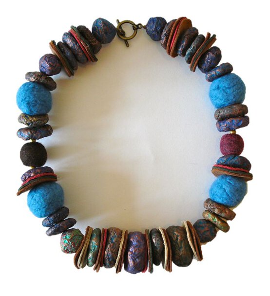 felt-bead-necklace.jpg?sw=554&q=85