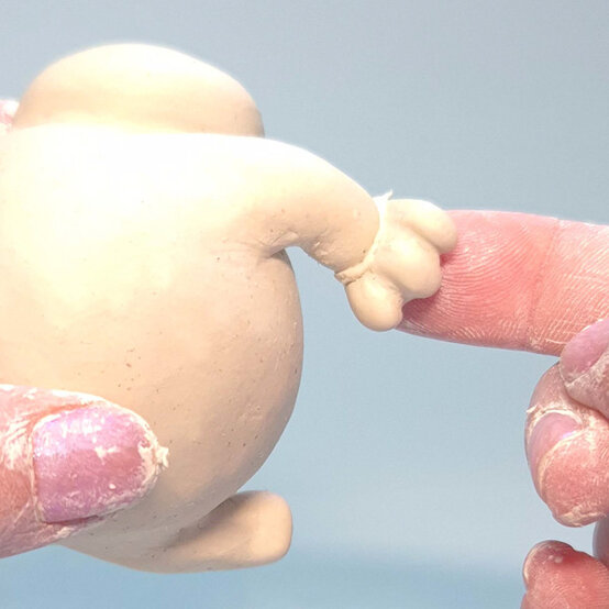 idea%5Fnovelty%2Dchristmas%2Ddecorations%2Dfrog%5Fstep%2D25.jpg?sw=554&q=85