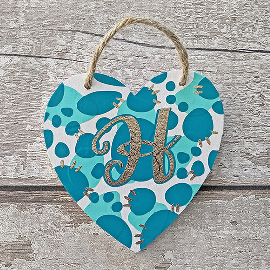 cricut_how_to_decorate_a_wooden_heart_15.jpg?sw=554&q=85