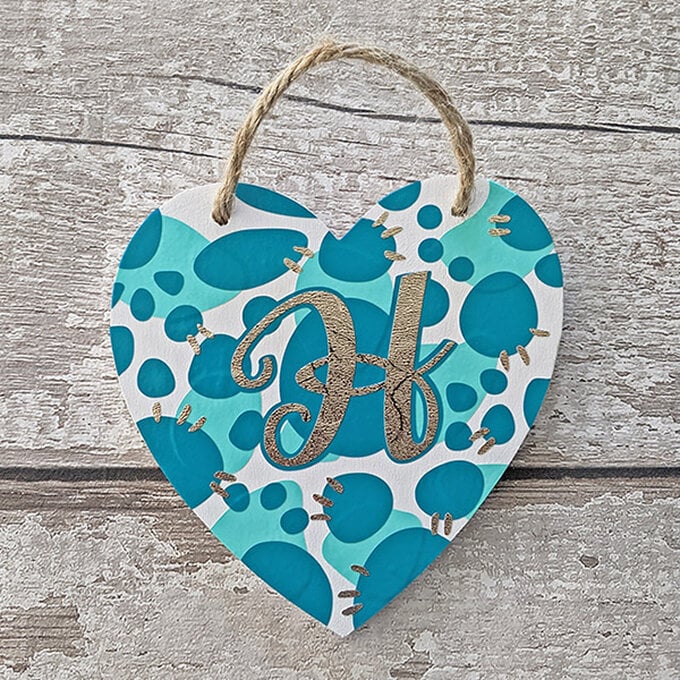 cricut_how_to_decorate_a_wooden_heart_15.jpg?sw=680&q=85