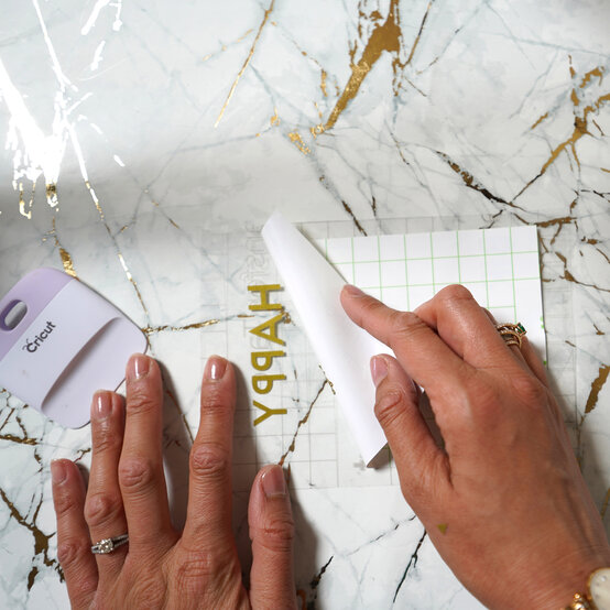 adhesive-vinyl-bday-card_step10_4_edit.jpg?sw=554&q=85