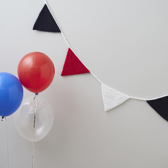 idea_coronation-party-ideas_knit.jpg?sw=554&q=85