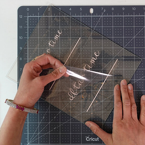 Cricut_How-to-Make-a-Ramadan-Fast-Timings-Calendar_step7b.jpg?sw=554&q=85