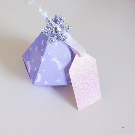 emmajewell_roundup_gemcracker_step5.jpg?sw=554&q=85