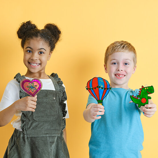 kids%5Fcrafts%5Ffor%5Funder%5F15%2Dsuncatchers.jpg?sw=554&q=85