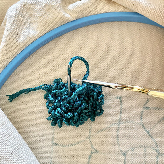 Idea_How-to-personalise-a-canvas-bag-with-punch-needle_Step_6_finishing_a_section.jpg?sw=554&q=85