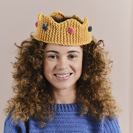 idea_coronation-party-ideas_crown.jpg?sw=554&q=85