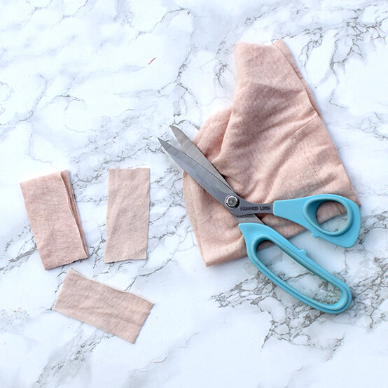 how_to_make_rag_rug_wreath_9.jpg?sw=554&q=85