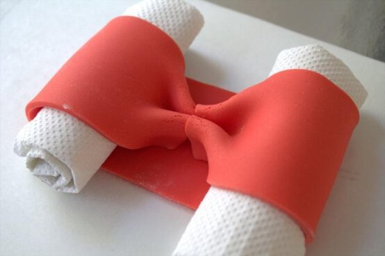 traditional-bow-cake-2.jpg?sw=554&q=85