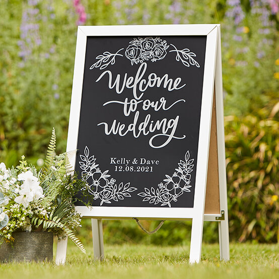 cricut-wedding-easel-welcome-sign_step6.jpg?sw=554&q=85