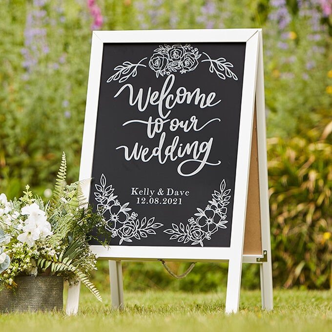 cricut-wedding-easel-welcome-sign_step6.jpg?sw=680&q=85