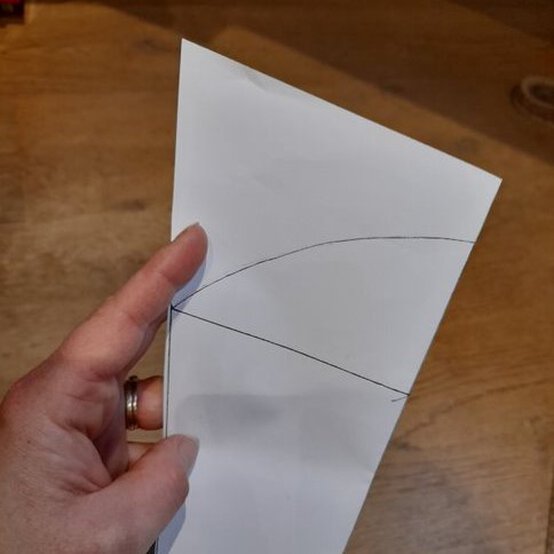 how_to_make_a_flower_floor_cushion_1d.jpg?sw=554&q=85