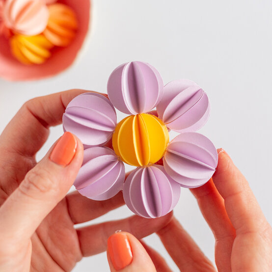 idea_sustainable-easter-projects-daisies_step5.jpg?sw=554&q=85