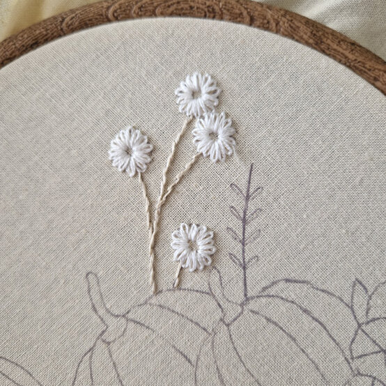 idea%5Fautumn%2Dembroidery%2Dprojects%2Dto%2Dtry%2Dhoop%5Fstep%2D38.jpg?sw=554&q=85